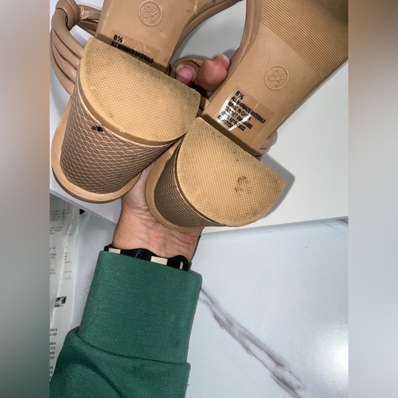 Nude heel size 8.5 - Picture 4 of 4